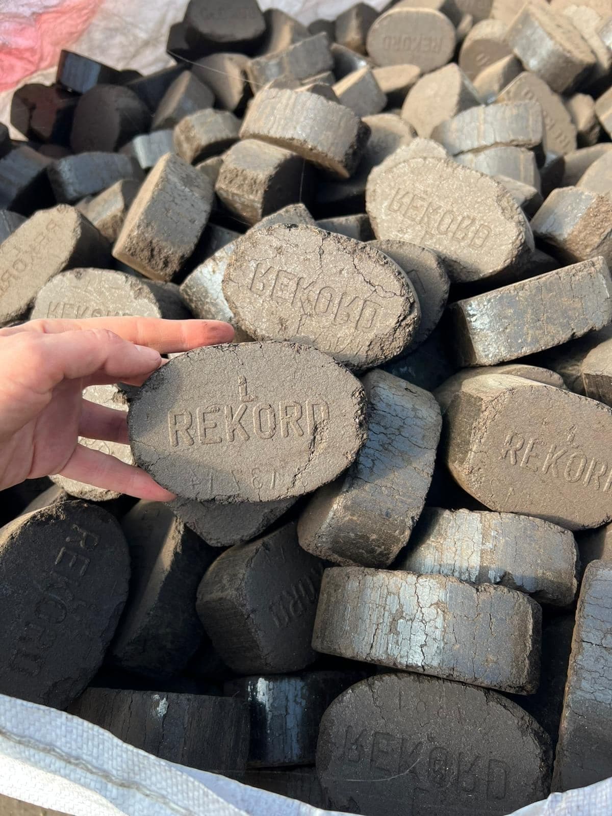 rekord-kohlebriketts-big-bag-03.jpeg