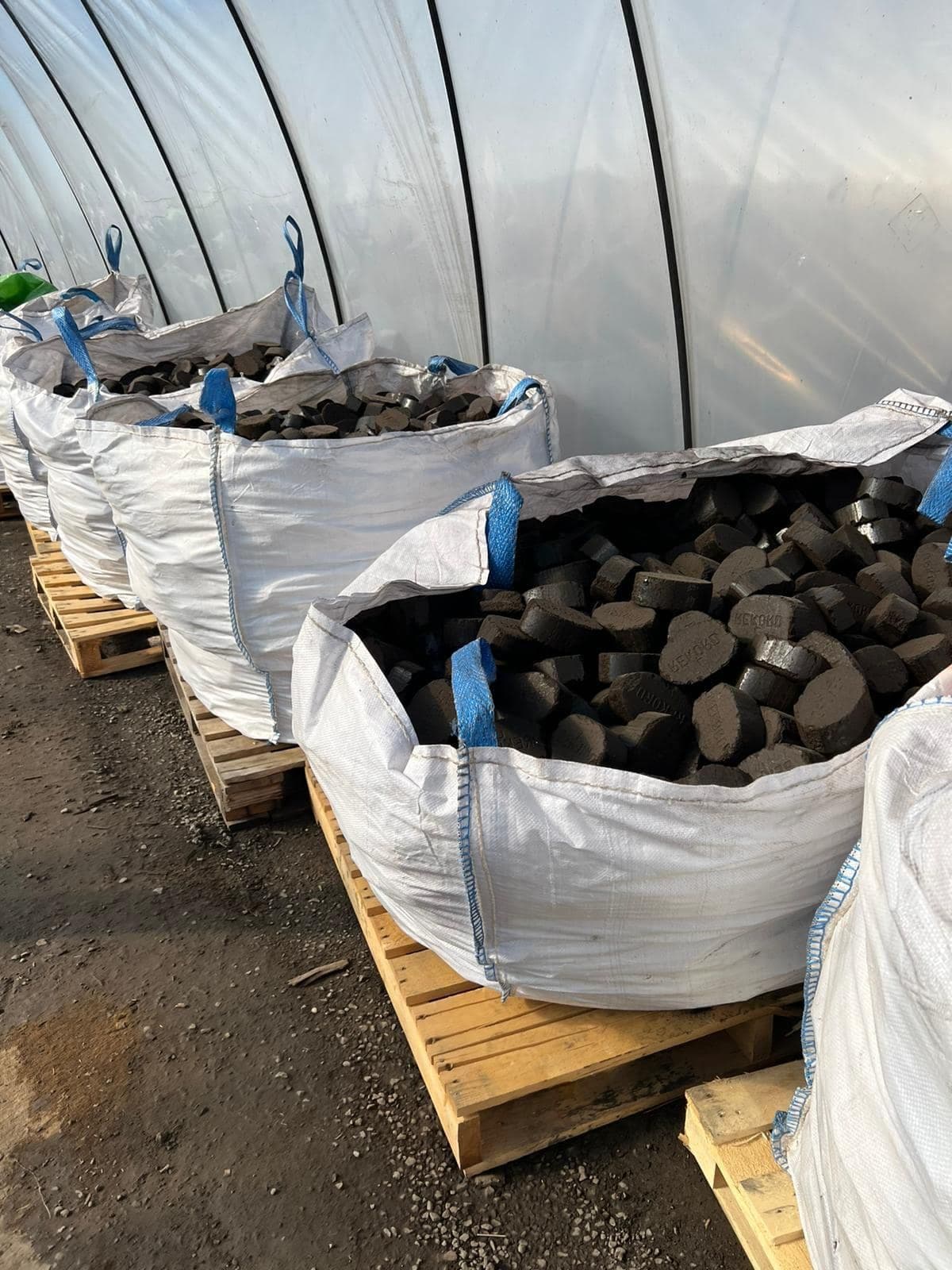 rekord-kohlebriketts-big-bag-02.jpeg